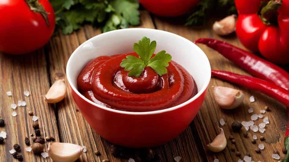 تصویر 3 از رب گوجه فرنگی فلفلی با ترکیب متعادل گوجه و فلفل برای ایجاد طعمی گرم و لایه دار